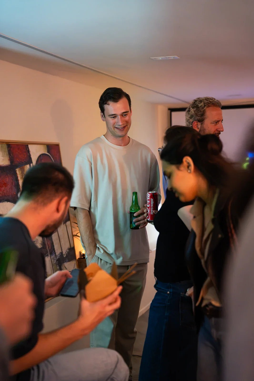 Sion Coolwijk laughing with visitors over drinks