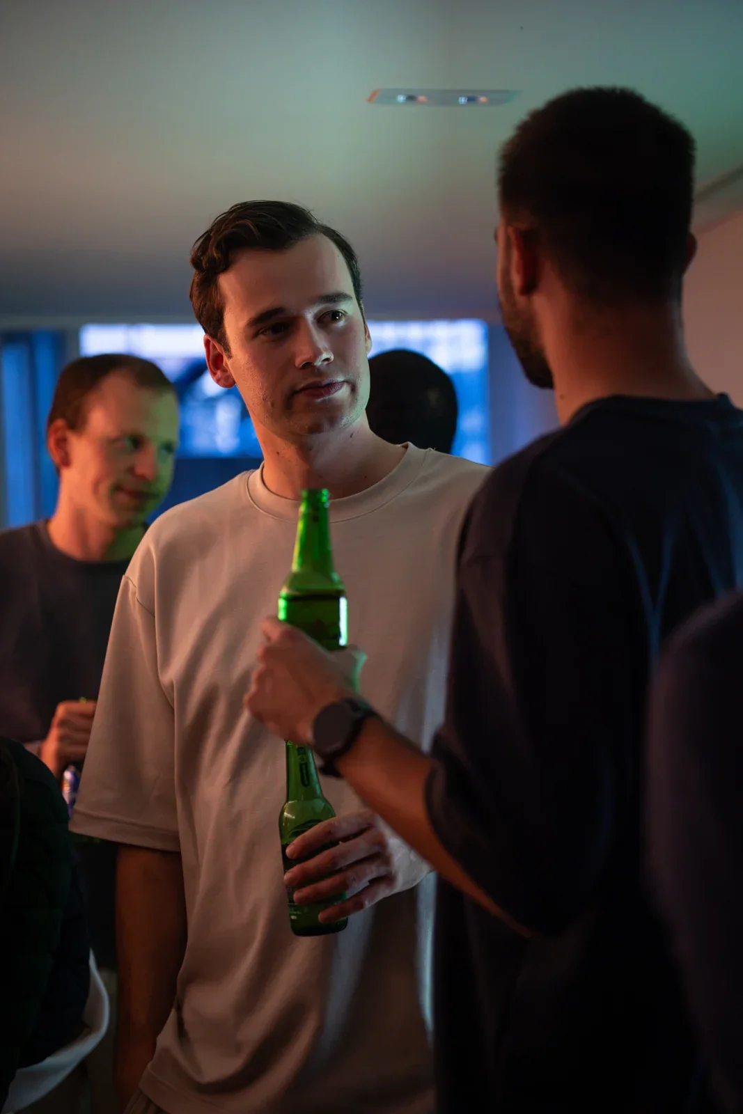 Sion Coolwijk in conversation over drinks
